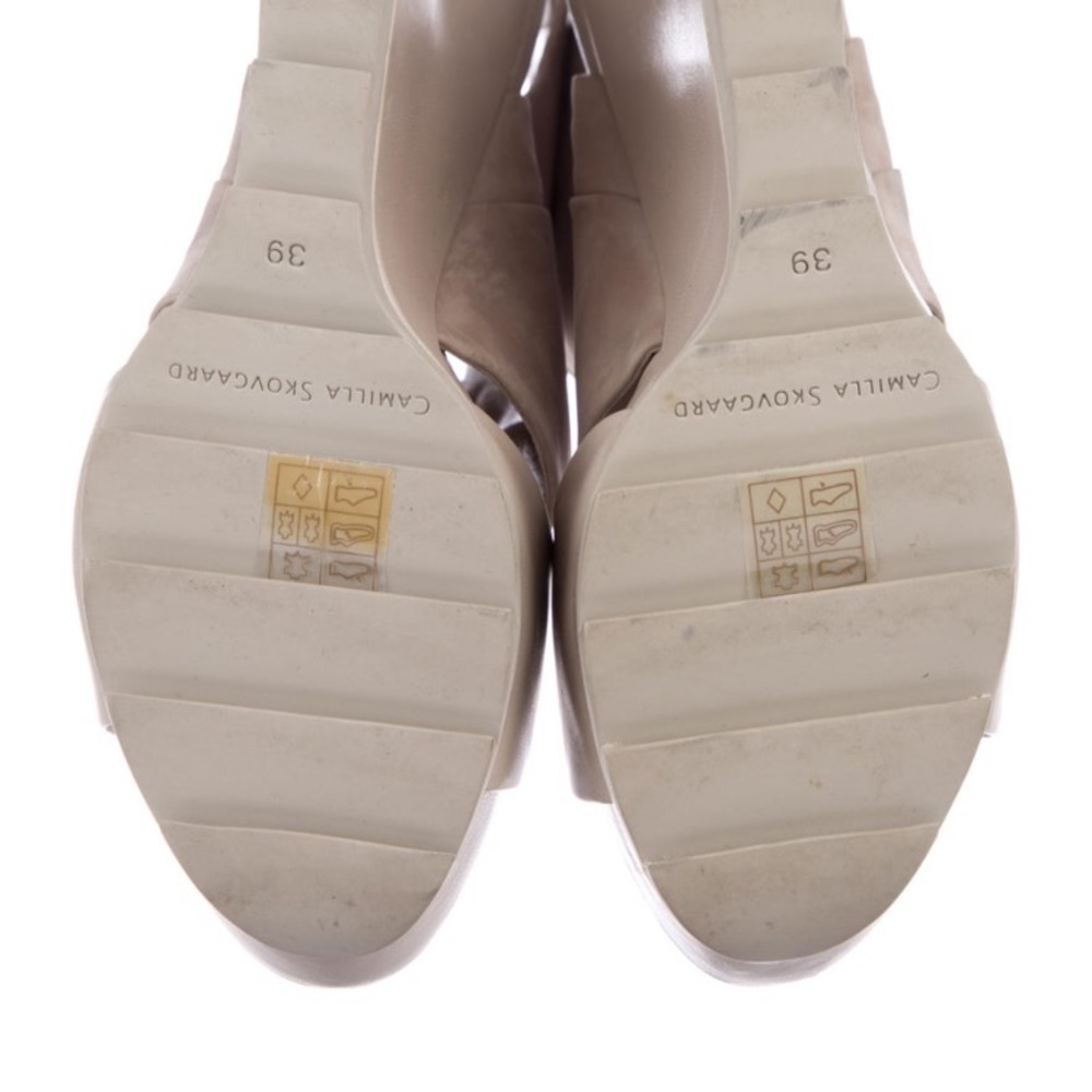 Shoes - Picture 4 of 7